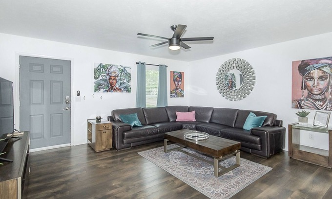 Clinton Casa | *THE TOTAL PACKAGE!*