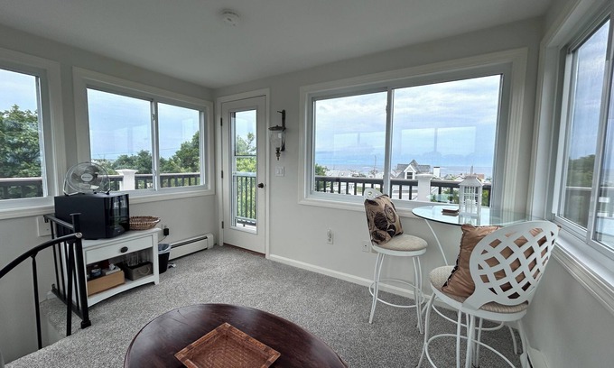 Ocean Bluff-Brant Rock Casa | The Tower Beach House: Expansive ocean views from tower observatory room and widows walk. 2 blocks to beaches in Brant Rock beach community