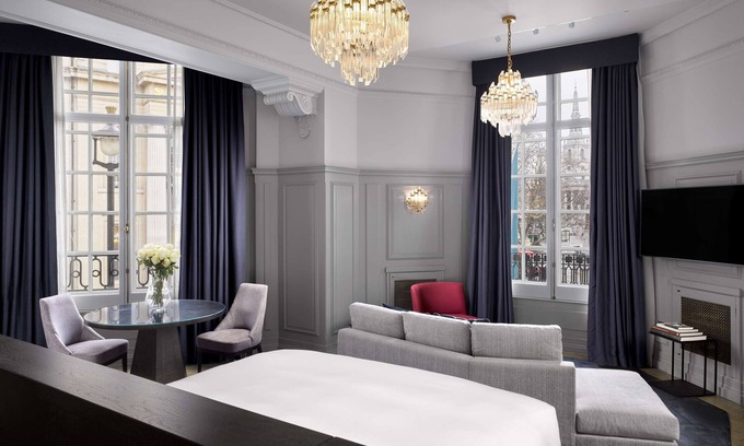 London City Centre Hotel | The Trafalgar St. James London, Curio Collection by Hilton