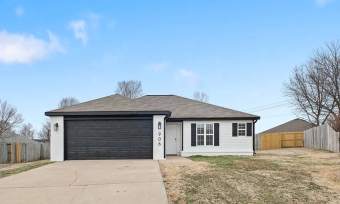 Bentonville Casa | The Trailhead-1/2 mi to Applegate Trail