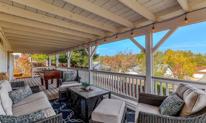 Redding Casa | The Trailhouse Covered Deck🏖Views🌄 Foosball⚽️
