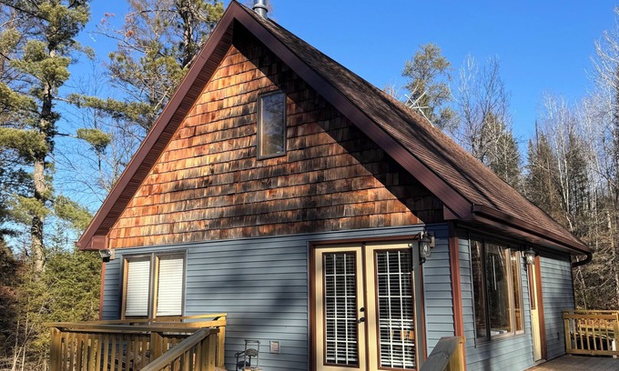 Goodman Cabina | The Trailside Refuge