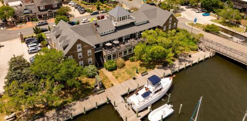 Historic Downtown Manteo Hotel | The Tranquil House Inn