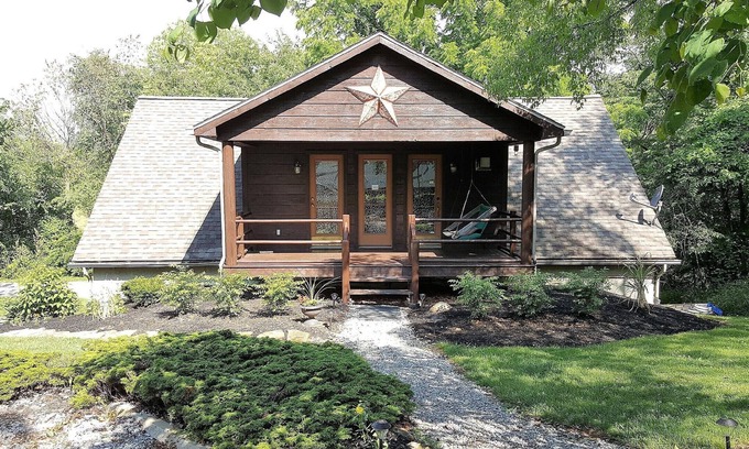 Fredericktown Cabina | Tranquility Suite es la cabina perfecta para 2 adultos y 3 niños.