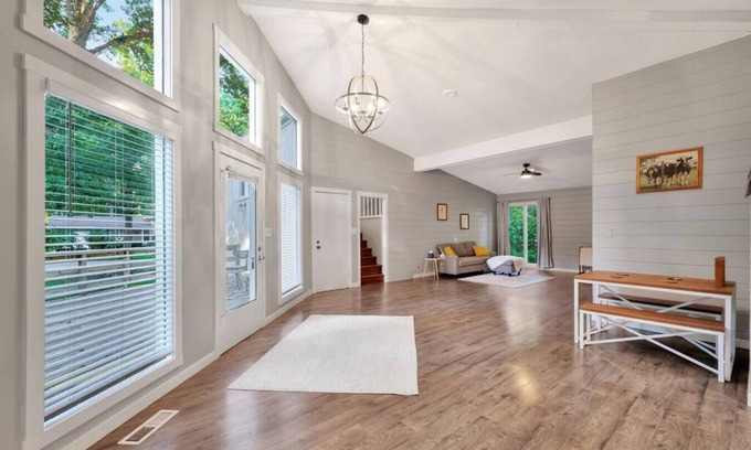 Mahomet Casa | The Tree Haus in Mahomet