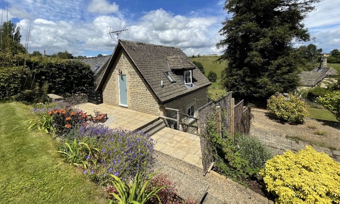 Cockleford Cabaña | The Treehouse, peaceful hideaway in the Cotswolds