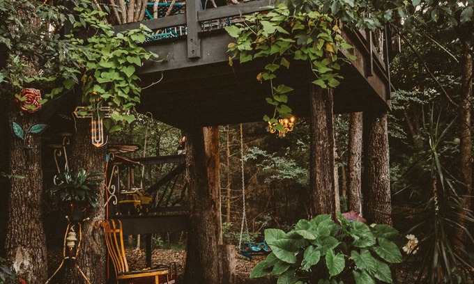 Elmo Cabaña | The Treehouse, con una terraza para asar y relajarse.