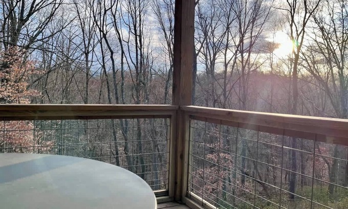 Logan Cabina | The Treetop Retreat Family Getaway in Scenic Hocking Hills
