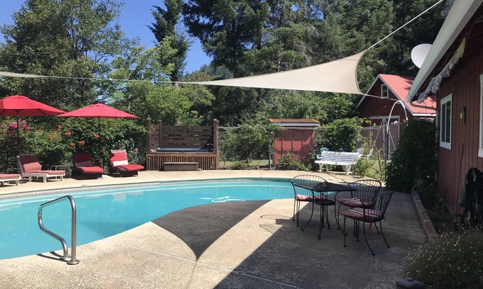Willow Creek Casa | El Trinity River Rose Alquiler de vacaciones con piscina de agua salada