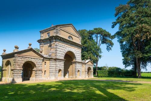 Holkham Casa | The Triumphal Arch East