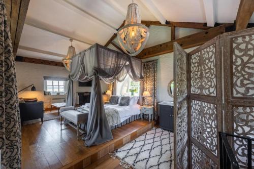 Holkham Casa | The Triumphal Arch West