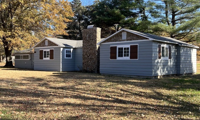 Benton Otro | The Turkey Farmhouse just a few minutes from Rend Lake