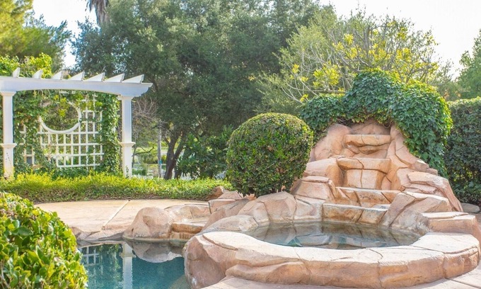 Fallbrook Casa | The Twin Cabs-Active Winery House