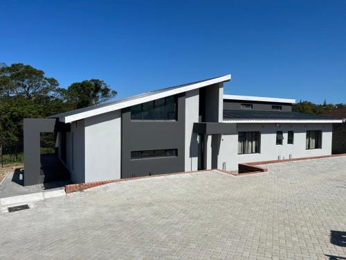 Beacon Bay Casa | The Twin Villas Guest House