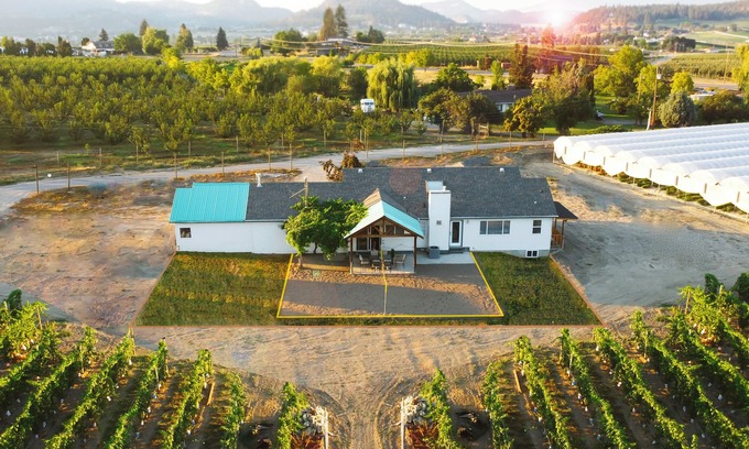 Dilworth Mountain Estates Cama Y Desayuno | The Twisted Vines Retreat w/ Hot-tub + Beach pit!