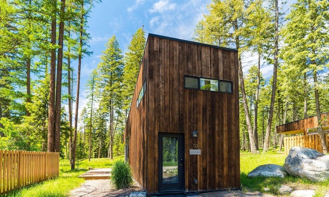 Lakeside Cabina | Casa pequeña y moderna en Woods (The Two Medicine)