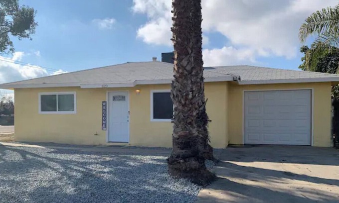 Sanger Casa | The Two Palm Stay 2 bedroom House /Private Parking