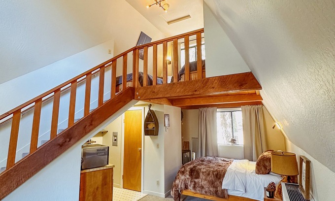 Echo Lake Chalet De Esquí | the ultimate cabin experience for nature-lovers seeking peace and quiet by Tahoe