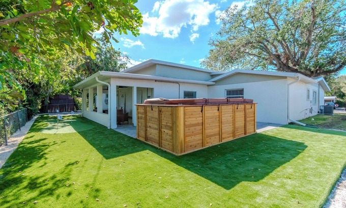Bayshore Gardens Casa | The Ultimate Escape - Bradenton, Florida