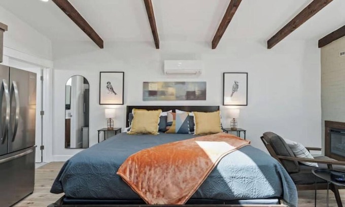South Salt Lake Apartamento | The Ultimate SLC Studio - Fireplace - Hot Tub - Firepits-Shared Backyard+Parking