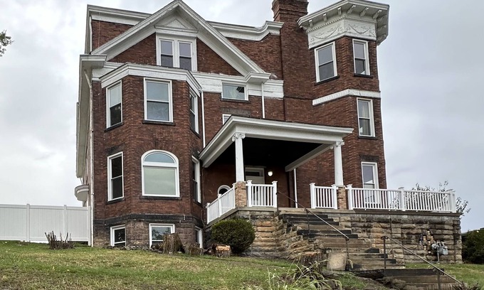 Pittsburgh Casa | The Ultimate & Unforgettable Massive & Majestic Pittsburgh Mansion Experience!