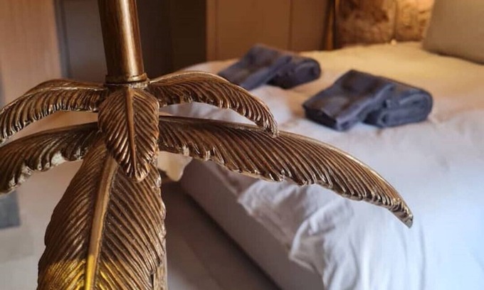 Frome Apartamento | The Undercroft - Luxury studio in heart of Frome.