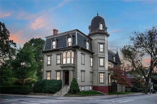 College Hill Casa | The Underwood-Hale House