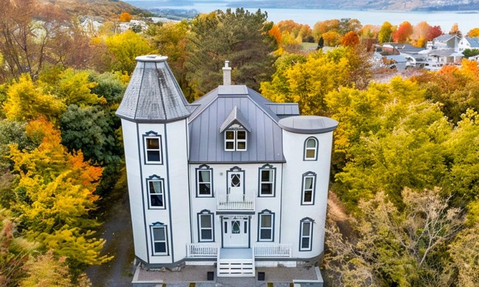 Desjardins Otro | The Unique Valvak Castle | Spa & BBQ | Fireplace |