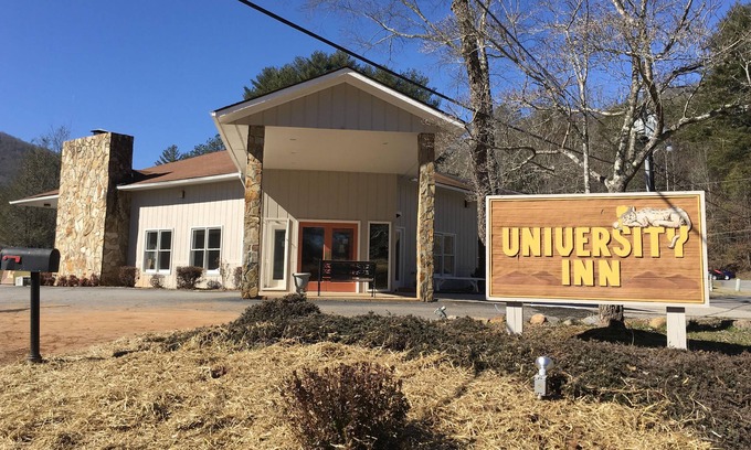 Forest Hills Hotel | The University Inn