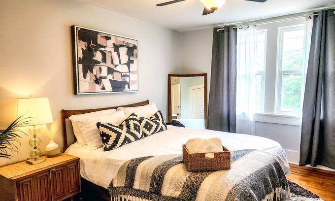 Knoxville Casa | *The Urban Island* South Knox Home w/ Huge Yard