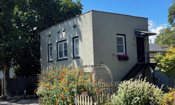 Charleston Apartamento | The Urban Oasis. Located in Charleston's Hip, Historic East End