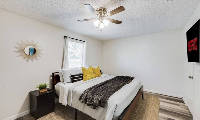 Fort Worth Casa | *The Urban Solace* Garage! Arcade! King Bed! 《NTFX》