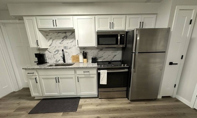Fruitport Apartamento | The Getaway on Spring Lake! Unit 1 - 1 bedrm - 1 bath - NEW - Lake property