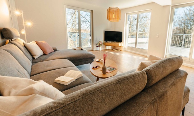 Ratzeburg Apartamento | The vacation apartment with large roof terrace is located in the forest on Ratzeburger Küchensee