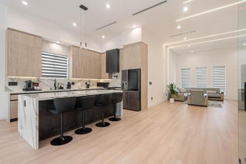 Valley Glen Casa | The Valley Nest Backyard Gameroom