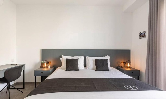 Ta' Giorni Casa | The Valley Room 7 condo with parking on premises