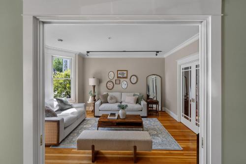 Mount Pleasant Casa | The Vancouver Heritage Home - Mount Pleasant