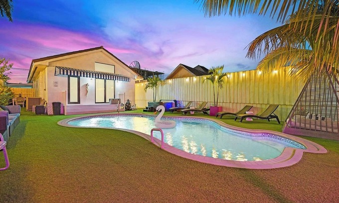 Allapattah Casa | The Velvet Palm | Pool | Hot Tub | Midtown