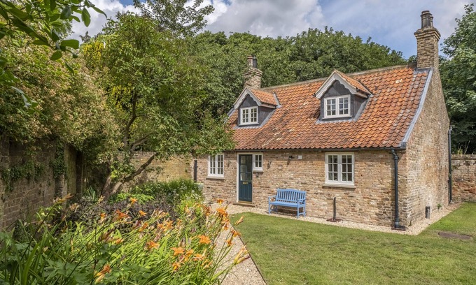 Great Limber Cabaña | The Vicarage Cottage - an idyllic cottage in Great Limber sleeping 4 guests