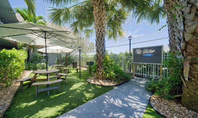 Central Oakland Park Apartamento | The Victor Apartments by Lowk