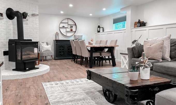 Salem Apartamento | The Victoria Suite in Elora- King Bed