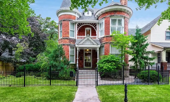 Windsor Casa | The Victorian on Victoria