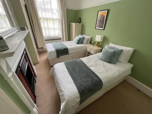 Surbiton Hill Casa | The Victorian Rooms