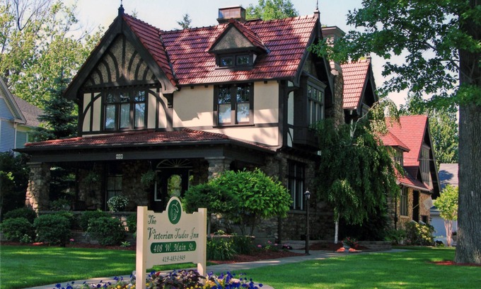 Bellevue Cama Y Desayuno | The Victorian Tudor Inn