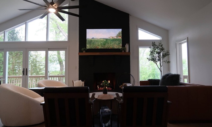 Nashport Casa | The View at Buckeye Lake - the ultimate lakefront retreat for 12.