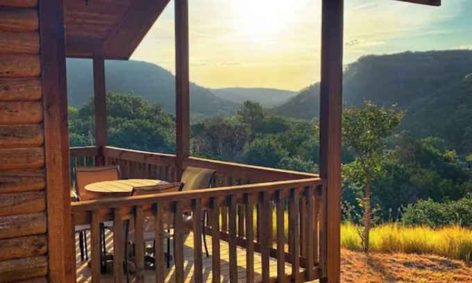 Medina Cabina | The View Cabin: Texas Hill Country Resort /w Pool