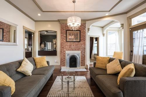 Anacostia Casa | The View DC Elegant King Bed Parking Privacy
