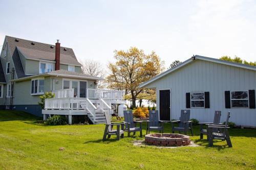 Geneva Casa | The View on Seneca Hot Tub Fire Pit Lake Views