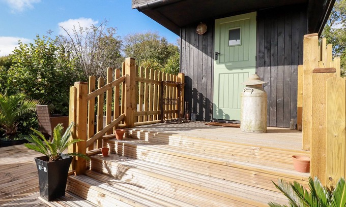 Callington Cabaña | THE VIEW, pet friendly, character holiday cottage in Callington