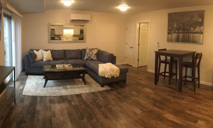 East Price Hill Casa | ❤️ 🏙 The View-Stylish Interior- Min to downtwn 🌃 ❤️